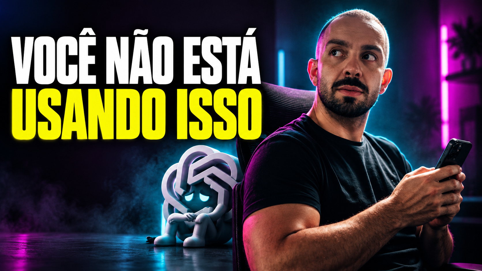 Rodrigo Baga segura um celular ao lado do símbolo do ChatGPT e da frase “Você não está usando isso”